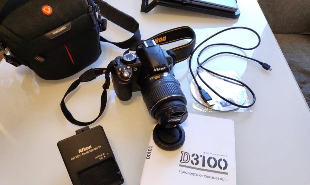 комплект Nikon D3100 Kit