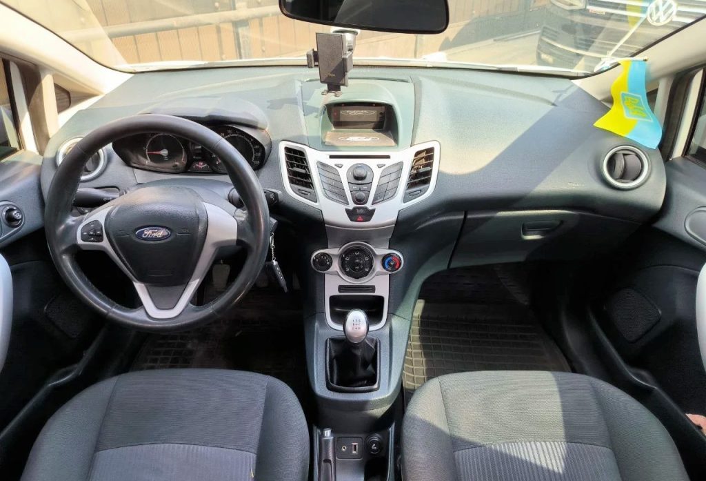 салон Ford Fiesta