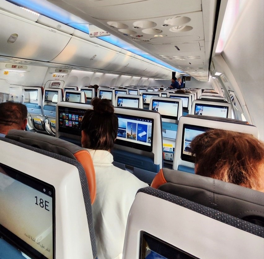 салон самолета Flydubai