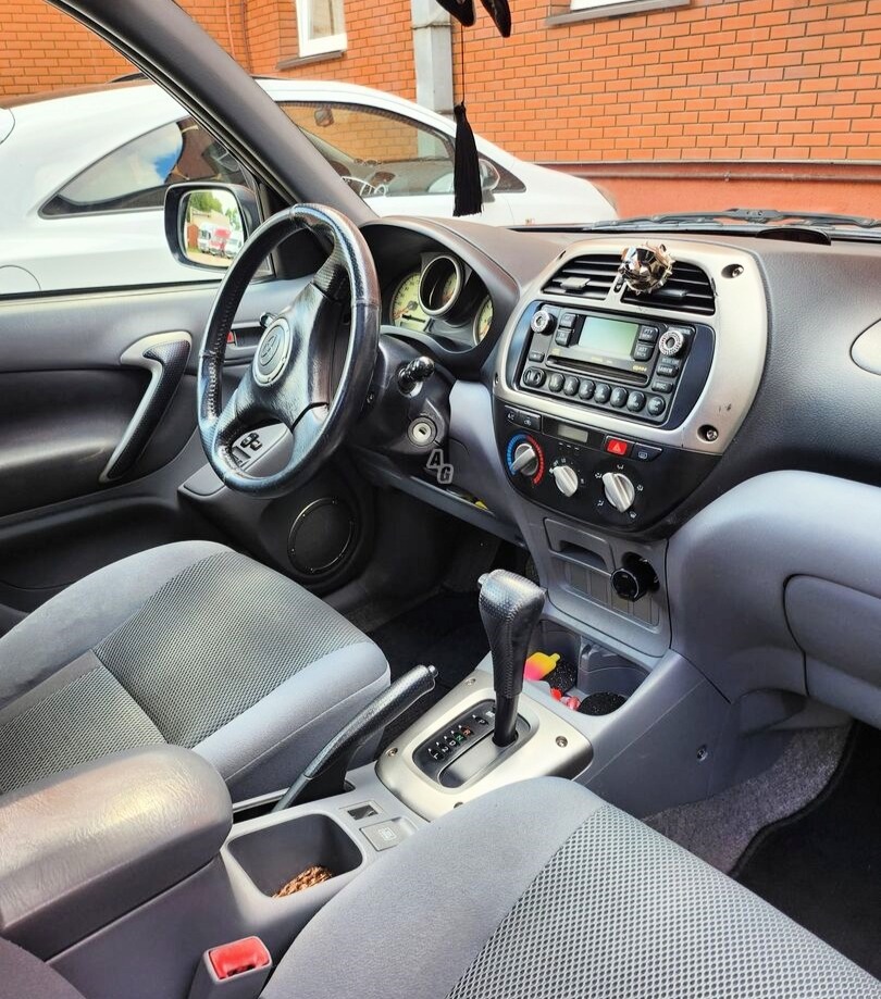 салон Toyota Rav4 - 2001