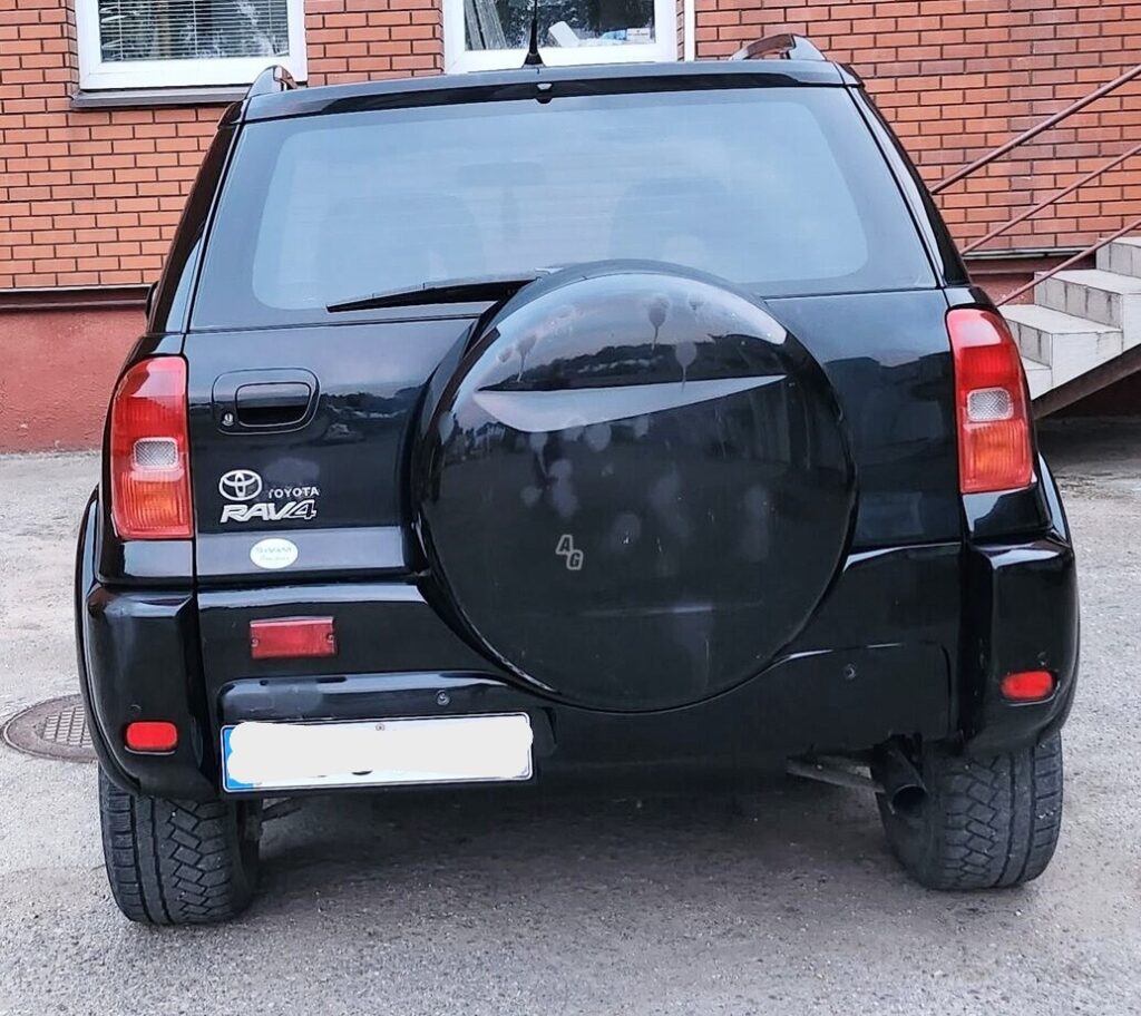 вид сзади Toyota Rav4 - 2001