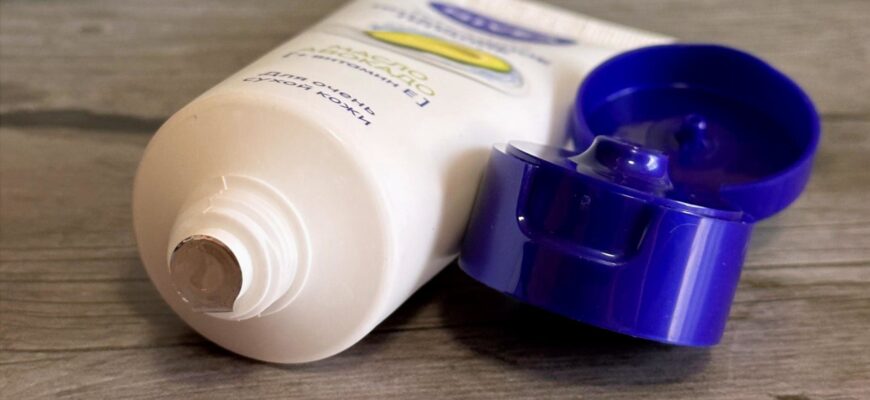 Крем для рук NIVEA Интенсивное питание с маслом авокадо плюс витамин Е (для очень сухой кожи)