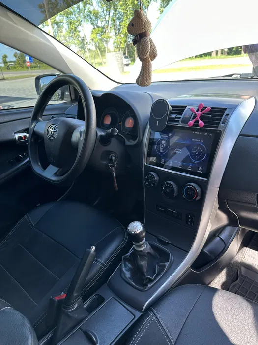 салон Toyota Corolla - 2011