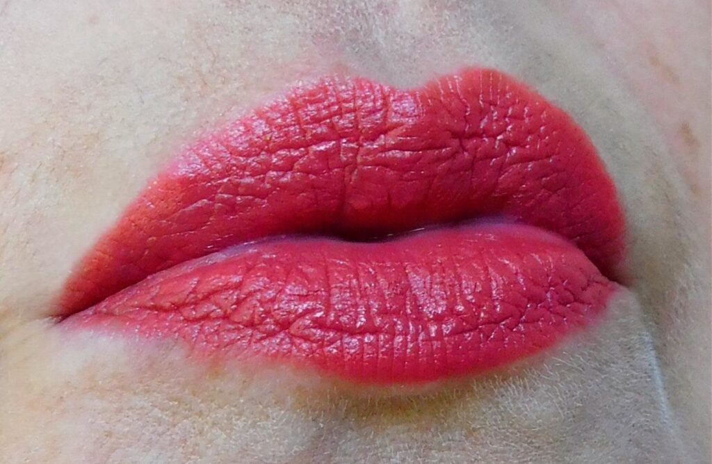 Губная помада Avon Pure Makeup