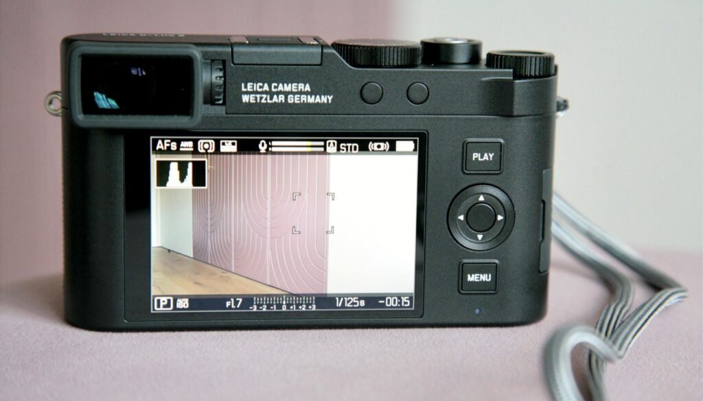 камера Leica D-Lux 8