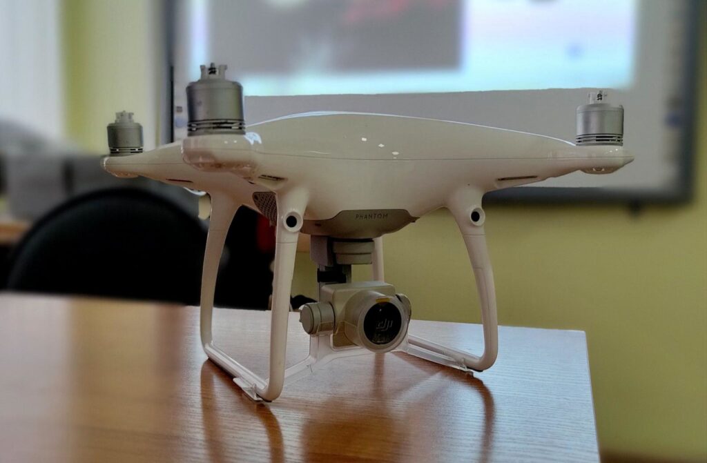 Квадрокоптер DJI Phantom 4