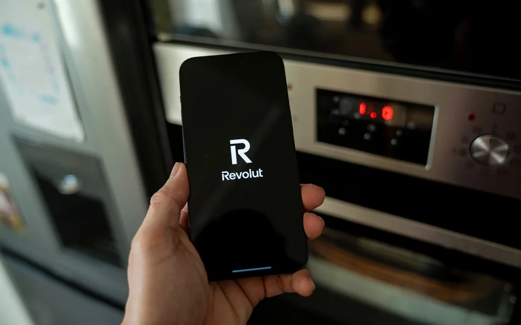 Revolut банк