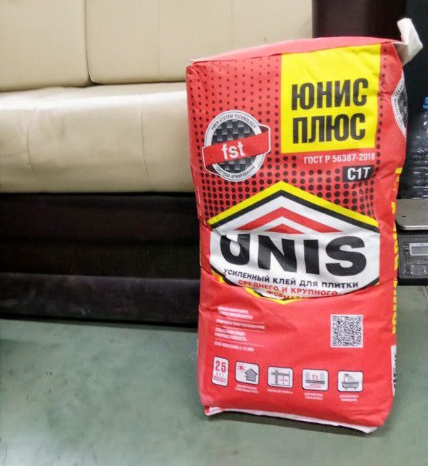 Усиленный армированный клей для всех видов плитки UNIS Плюс