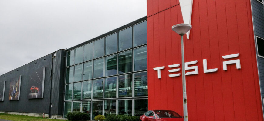 работа Tesla