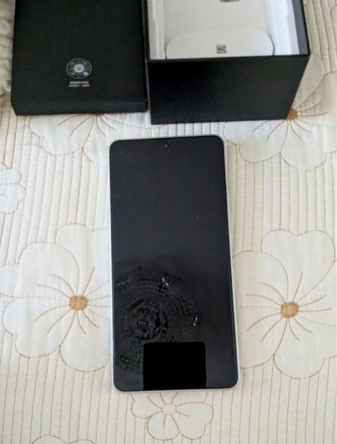 телефон Realme Neo 7