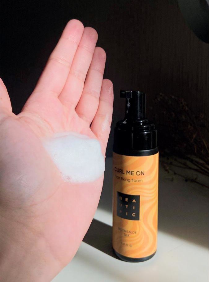 Пенка Beautific curl me on hair fixing foam