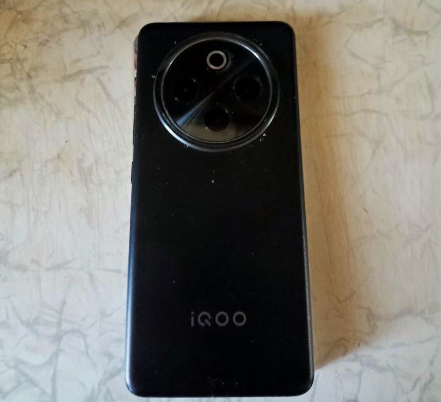 Vivo Iqoo Z10